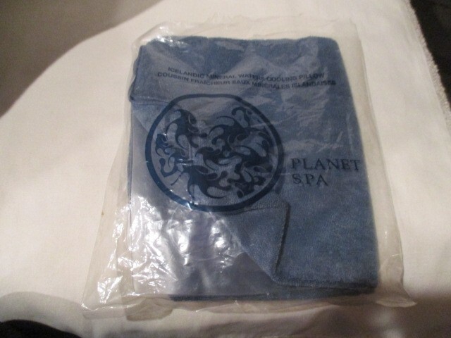 AVON Icelandic Mineral Waters Cooling Pillow & Insert w/Instructions New in Pack