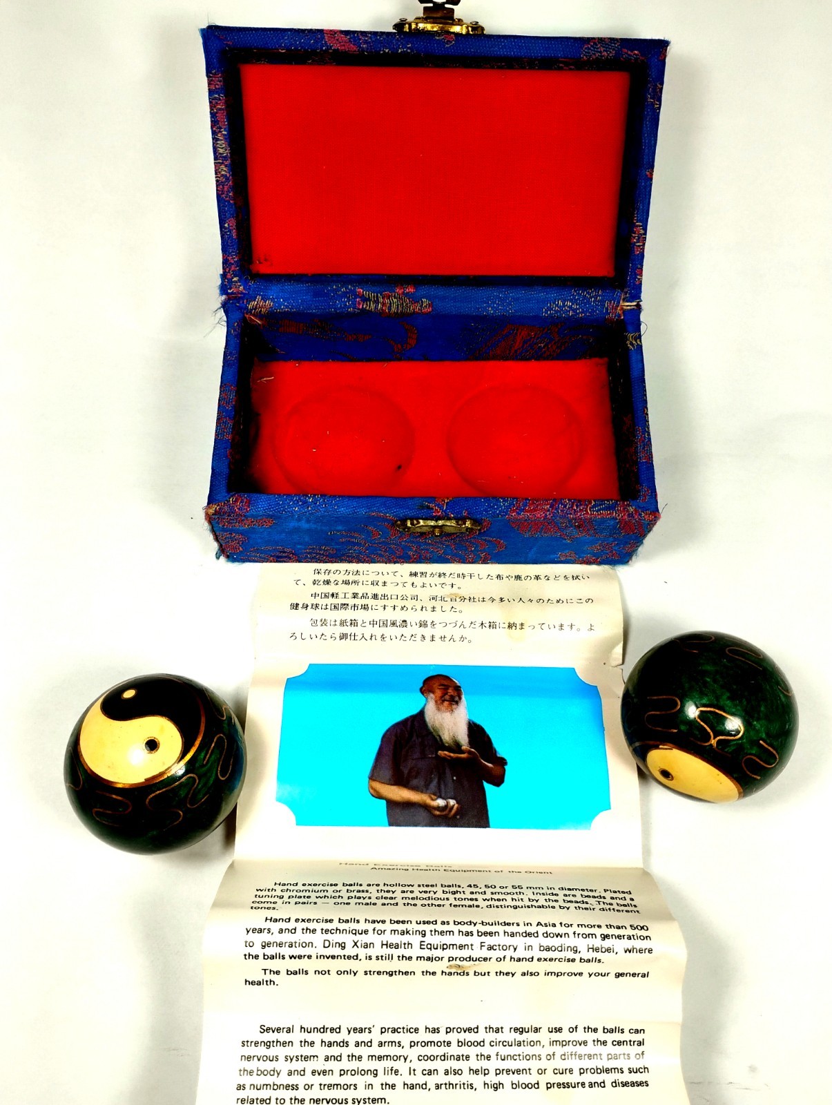 Chinese Yin Yang Stress-Relaxation Balls with Brass w/Musical Chimes Box VTG