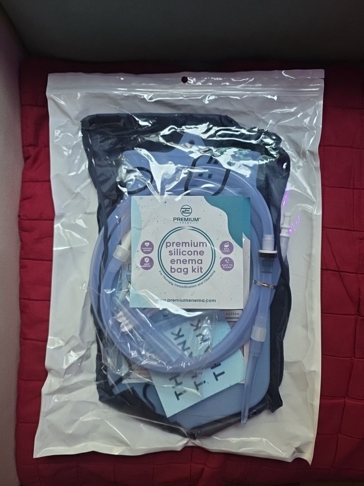 Silicone Enema Bag Kit 2 Quart Reusable with 6.75ft Hose 7 Tips Detox
