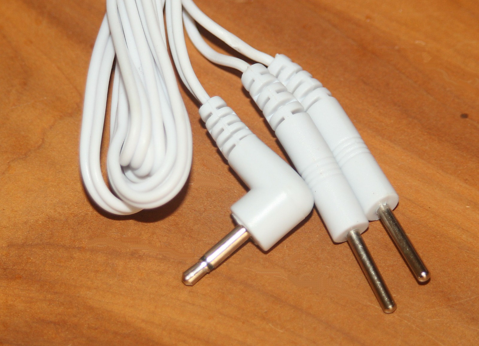 Pair TENS Electrode Lead Wires/Cable Connector 2 pcs.2.5mm Plug 2mm Pin Tips USA