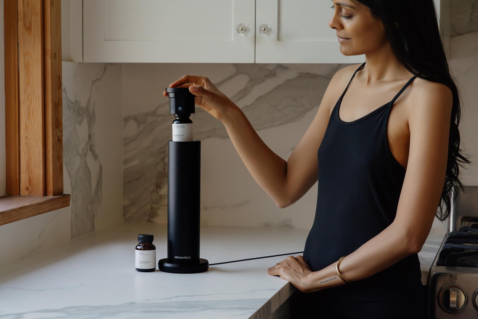 Scent Diffuser Bluetooth Cold Air Nebulizing Essential Oil Black AromaTech Plus