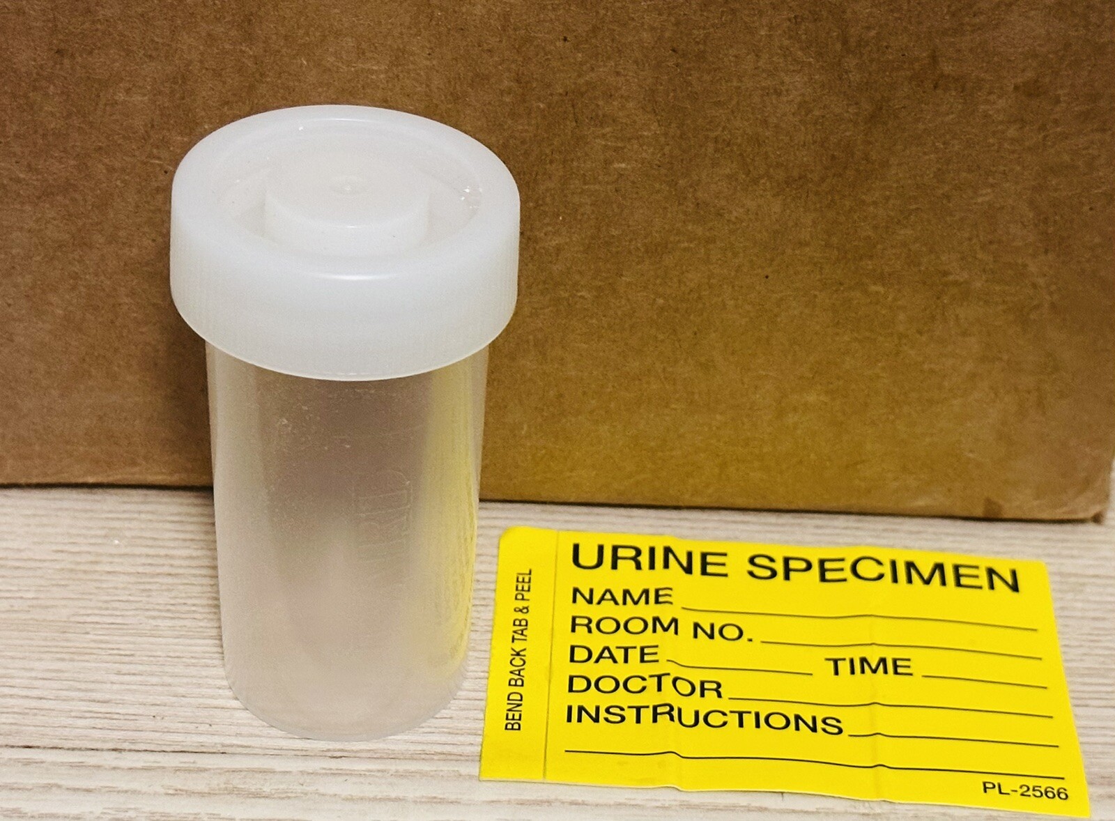120 SPECIMEN 4oz CUP CONTAINERS With SCREW TYPE LID And ID LABEL. STERILE CUPS