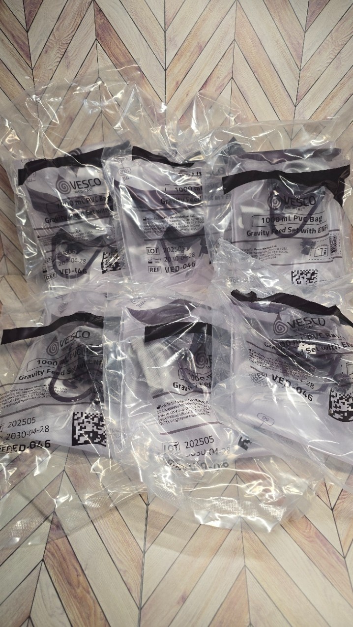 Vesco Medical 1000 ml PVC Bag Large Gravity Feed Set w/ENFit VED-046 NEW 6 Pack