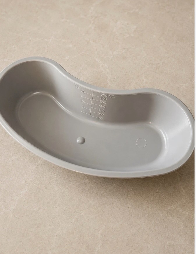 Gray Kidney-Shaped Emesis Basin 700cc Graduated Measuring Wash Bowl