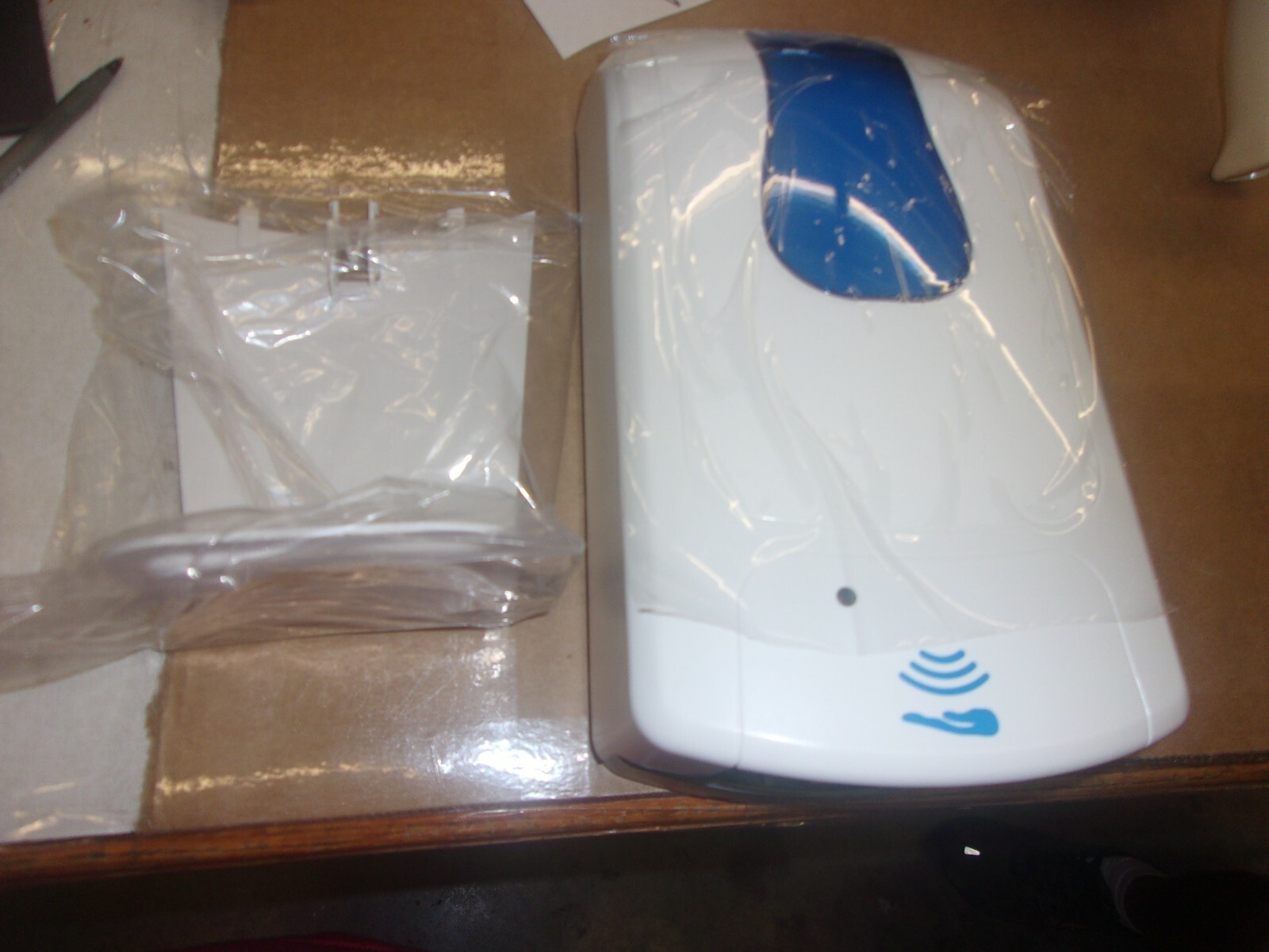 LOT OF 8 IMG AUTOMATIC MOTION ACTIVATED SOAP DISPENSER WALL MOUNT WITH DRIP TRAY