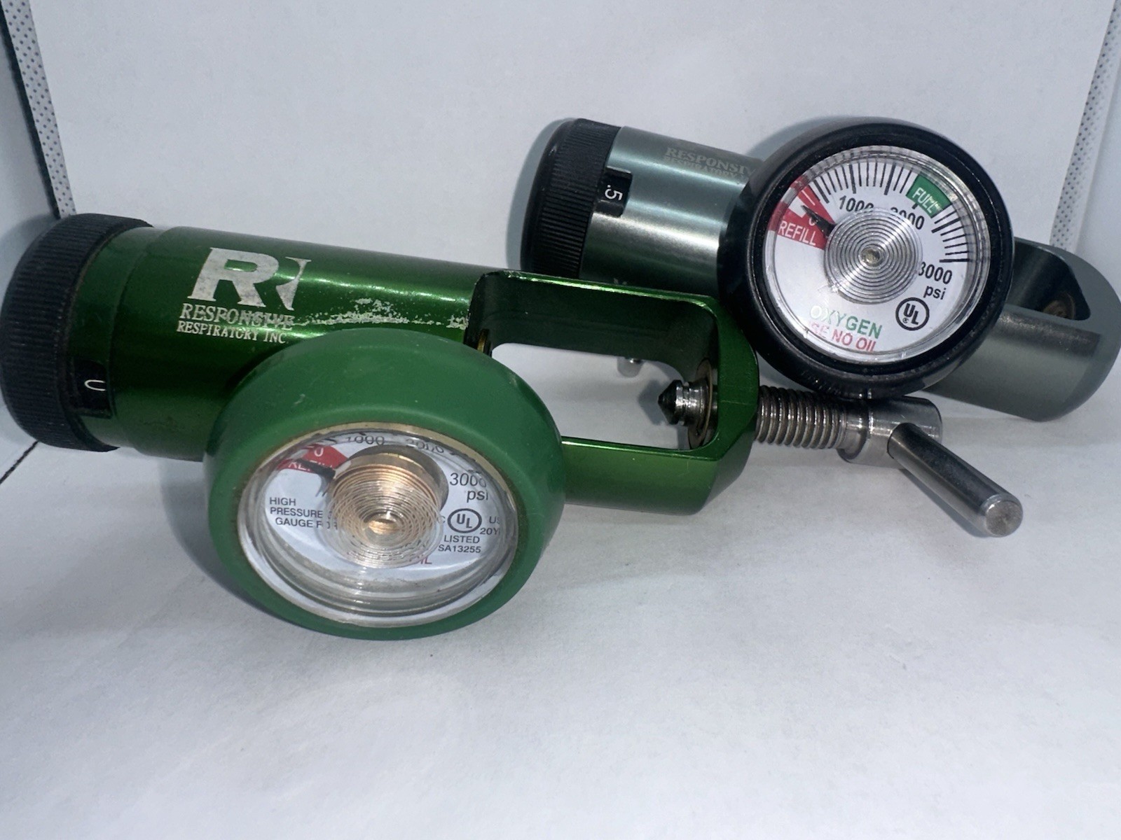 2 Responsive Oxygen Regulator 50 Psi Models 120-1040C & 120-3040 1 Screw Handle
