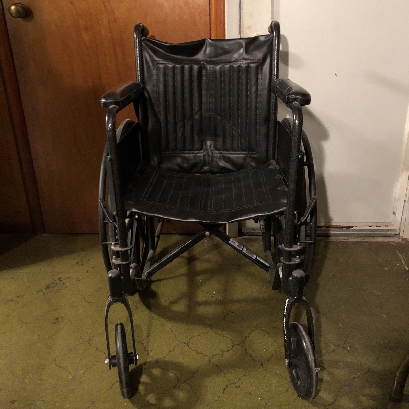 Drive Medical Silver Sport 2 Lightweight Folding Wheelchair Used SSP220DDA-SF