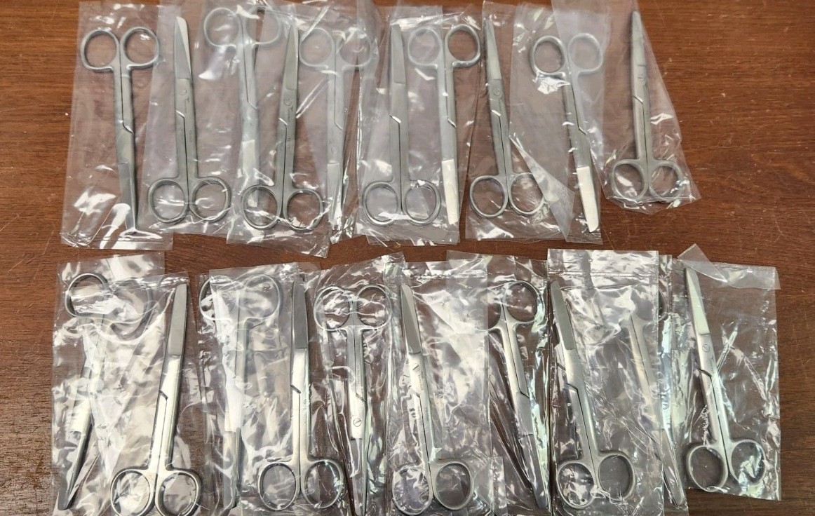 Lot Of 20 O.R. Scissors Straight Sharp Blunt Satin, 5.5″ FG102S
